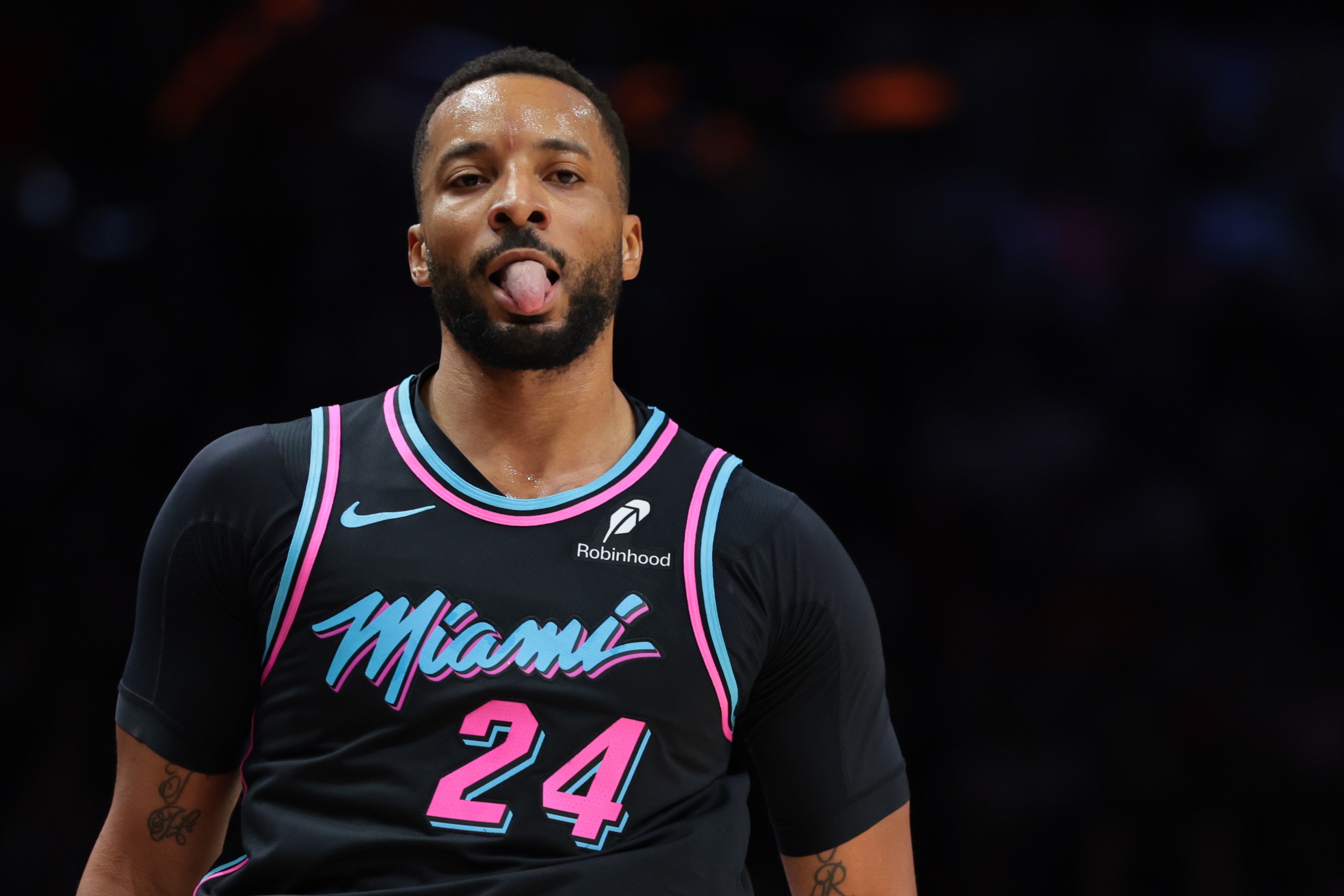 开云官网-正负值+13最高！鲍威尔18中10贡献27分5板 三分10中4